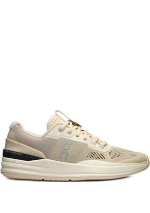 On The Roger Pro 'Sand/Ivory' sneakers - Neutrals