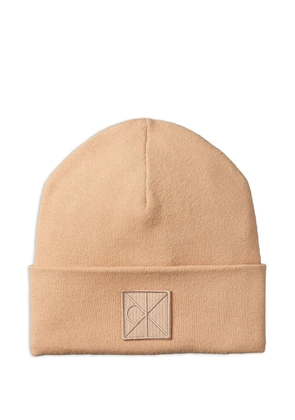 Calvin Klein square-logo-patch beanie - Neutrals