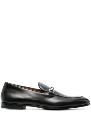 Doucal's almond-toe leather loafers - Black