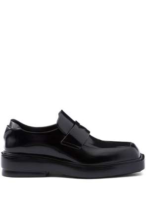 Prada triangle-patch leather loafers - Black