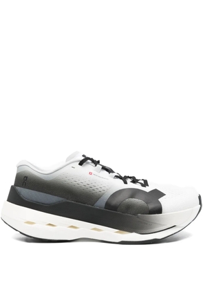 On Cloudboom logo-print sneakers - White
