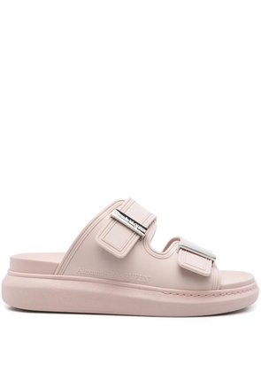 Alexander McQueen logo-engraved sandals - Pink