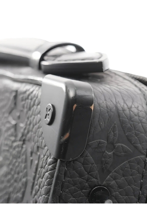 Louis Vuitton Pre-Owned 2010s Handle Soft Trunk shoulder bag - Black