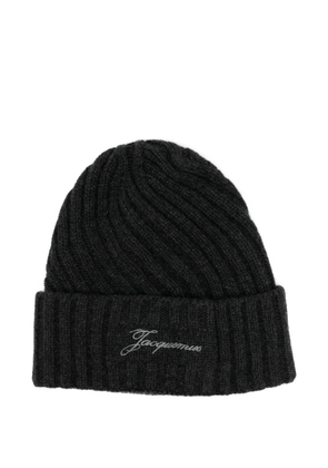 Jacquemus logo-embroidered beanie - Grey