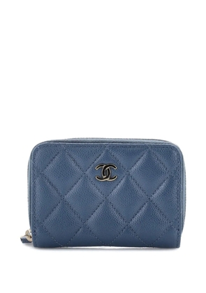CHANEL Pre-Owned Zip Around Quilted Caviar card holder - Blue