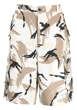 Kenzo camouflage cargo Bermuda shorts - White