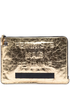 CHANEL Pre-Owned 2014-2015 Metallic Crinkled Calfskin Feministe Mais Feminine Pouch clutch bag - Gold