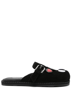 Moschino brooch-embellished slippers - Black