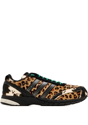 adidas Adizero Adios leopard-print stripe sneakers - Brown