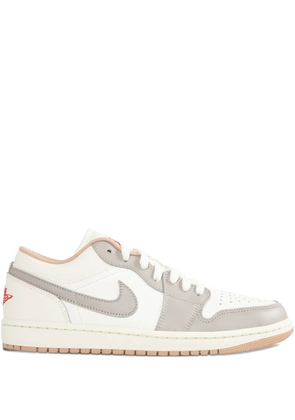 Jordan low-top swoosh sneakers - White