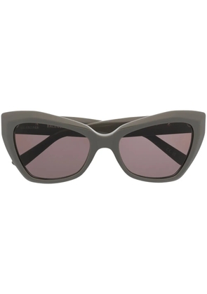 Balenciaga Eyewear logo-plaque butterfly sunglasses - Grey