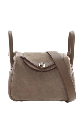 Hermès Pre-Owned 2023 Mini Veau Grizzly and Swift Lindy 20 satchel - Brown