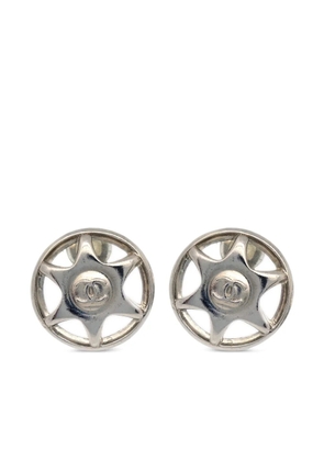 CHANEL Pre-Owned 1997 button earrings - Silver