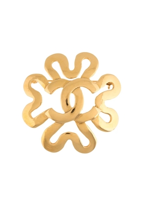 CHANEL Pre-Owned 1995 pre-owned flower motif CC brooch - Gold