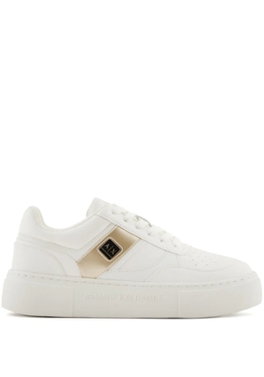 Armani Exchange logo-plaque sneakers - White