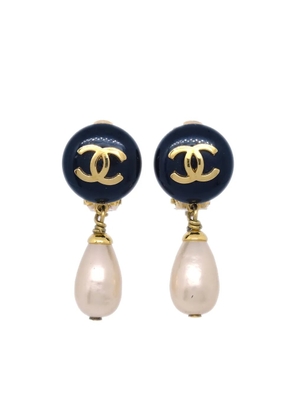 CHANEL Pre-Owned 1993 CC faux-pearl clip-on earrings - Gold