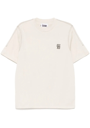 izzue logo-embroidered T-shirt - Neutrals