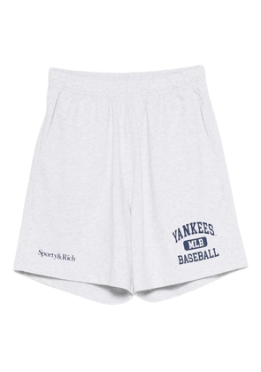 Sporty & Rich x New York Yankees knee-length shorts - Grey