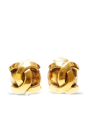 CHANEL Pre-Owned 1971-1980 CC logo clip-on earrings - Gold