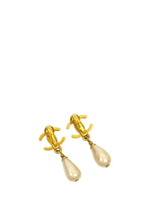 CHANEL Pre-Owned 1995 CC Gold Plated Faux Pearl Drop Clip On Earrings costume earrings - White