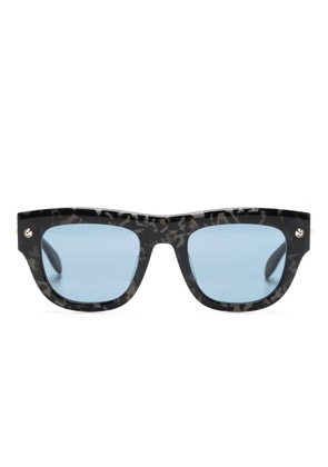 Alexander McQueen Eyewear stud-detailed tinted sunglasses - Black