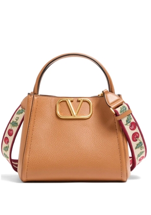 Valentino Garavani medium Alltime grained VLogo-signature tote bag - Brown
