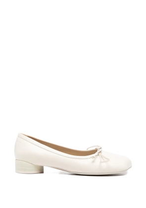 MM6 Maison Margiela bow-detail leather pumps - Neutrals