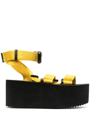 Moschino logo-strap flatform sandals - Yellow