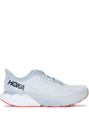 HOKA Arahi 6 low-top sneakers - Blue