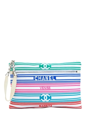 CHANEL Pre-Owned 2019 logo-detail clutch bag - White