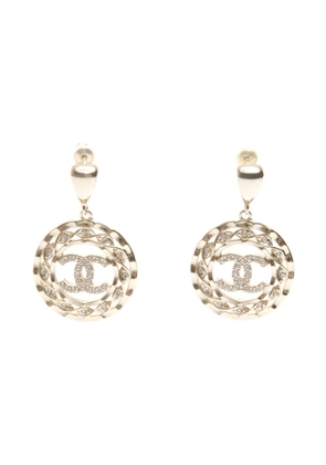 CHANEL Pre-Owned 2024 round rhinestone earrings - Gold
