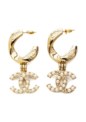 CHANEL Pre-Owned 2024 interlocking CC logo drop earrings - Gold