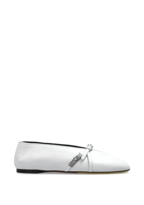 Moschino log-plaque leather ballet flats - White