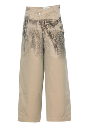Feng Chen Wang graphic-print trousers - Neutrals