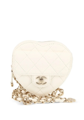 CHANEL Pre-Owned 2022 Heart clutch-belt bag - White