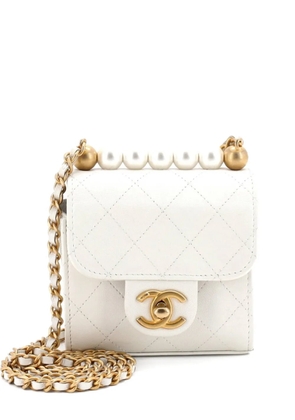 CHANEL Pre-Owned Chic Pearls Flap Clutch with Chain Quilted Goatskin Mini crossbody bag - White
