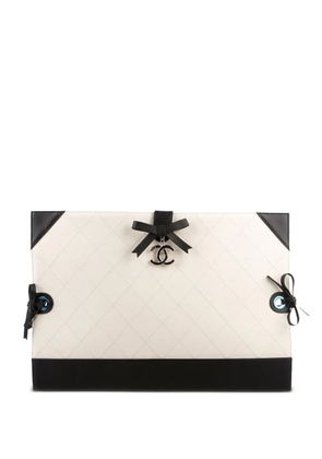 CHANEL Pre-Owned 2014 CC diamond-quilted clutch bag - White