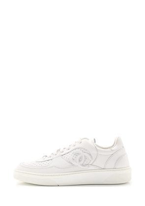 CHANEL Pre-Owned CC logo-appliqué leather sneakers - White