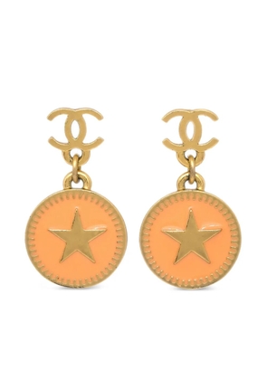 CHANEL Pre-Owned 2001 CC pendant earrings - Gold