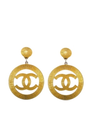 CHANEL Pre-Owned 1993 CC drop clip-on earrings - Gold