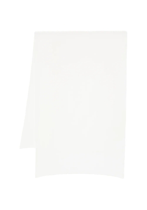 D.Exterior white scarf