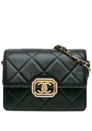 CHANEL Pre-Owned 2021-2024 Quilted Lambskin Octagonal Buckle crossbody bag - Black