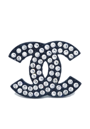 CHANEL Pre-Owned 2002 CC crystal-embellished brooch - Black