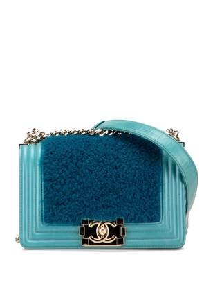 CHANEL Pre-Owned 2016-2017 Small Shearling Boy Flap crossbody bag - Blue