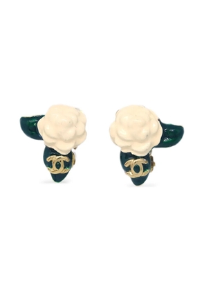 CHANEL Pre-Owned 2004 Camellia clip-on earrings - Gold