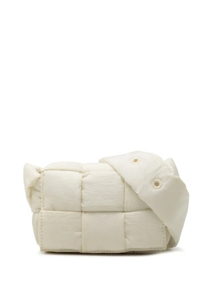 Bottega Veneta Pre-Owned 2012-2026 Candy Nylon Intrecciato Padded Tech Cassette crossbody bag - White