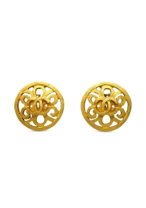 CHANEL Pre-Owned 1995 CC Button clip-on earrings - Gold