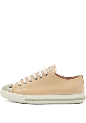 Miu Miu Pre-Owned patent leather sneakers - Neutrals