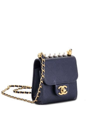 CHANEL Pre-Owned Chic Pearls Flap Clutch with Chain Quilted Goatskin Mini crossbody bag - Blue