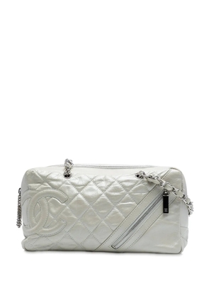 CHANEL Pre-Owned 2006-2008 Quilted Aged Calfskin Cotton Club Bowler Bag shoulder bag - White